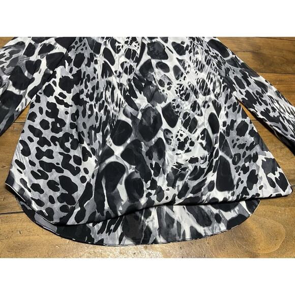 VTG St. John Black Gray Animal Print Silk Faux Wrap Blouse Top 4 - Picture 7 of 13